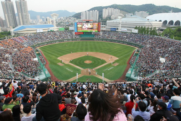 사직구장을 찾은 팬들의 모습